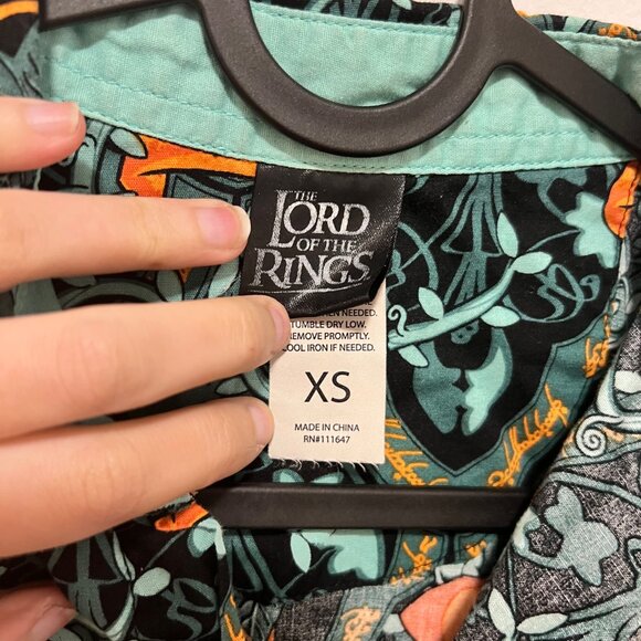 The Lord of the Rings Eye of Sauron Woven Button-Up - BoxLunch Exclusive - Picture 4 of 4